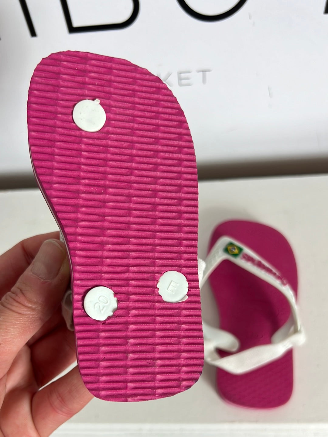 HAVAIANAS. Pink and white flip-flops. Size 20