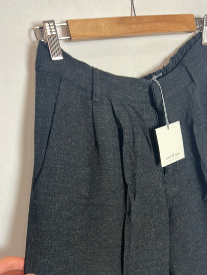 ESE O ESE. Pantalón fluido gris antracita. T 38