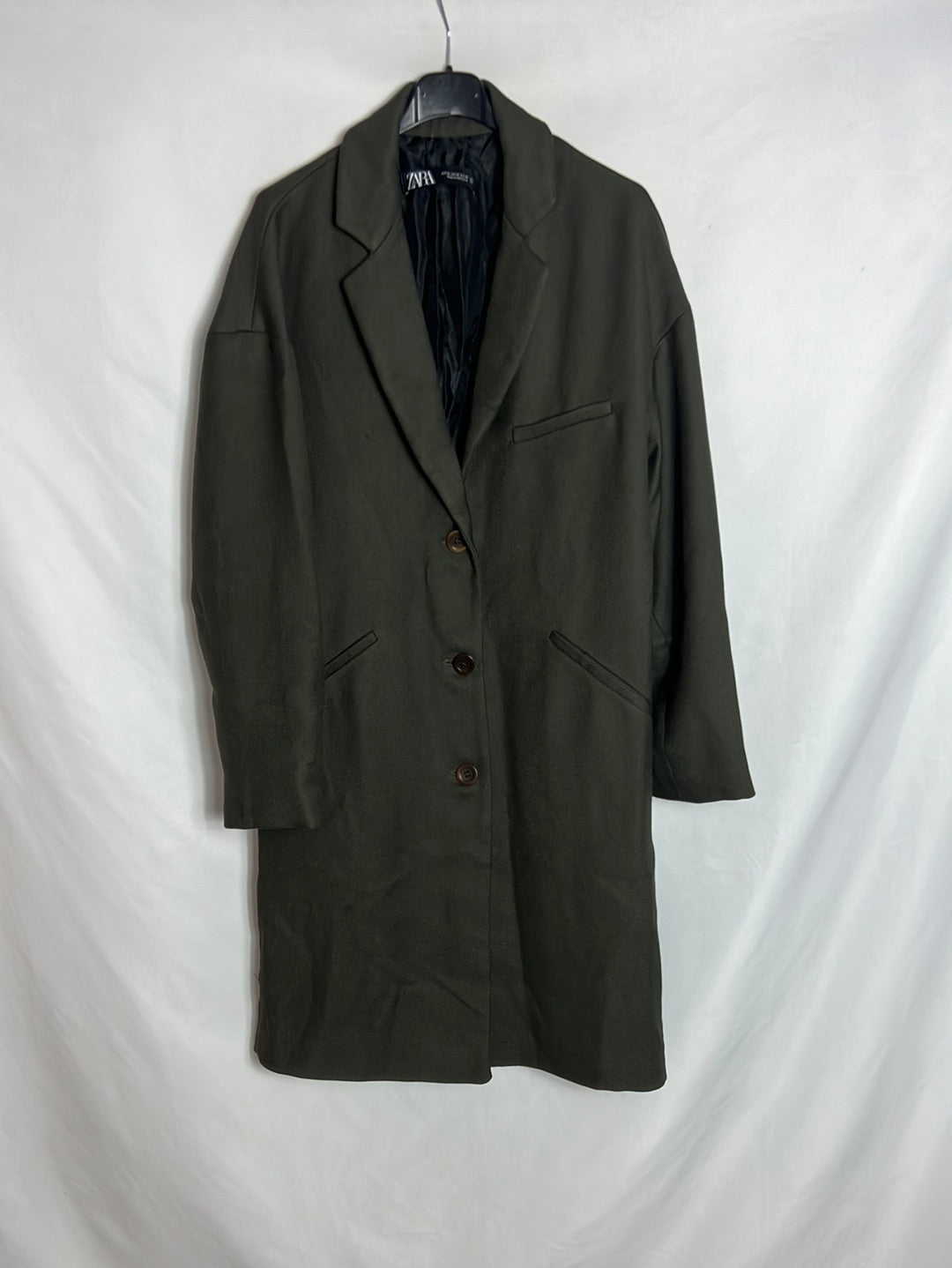 ZARA. Abrigo verde largo textura. T XS