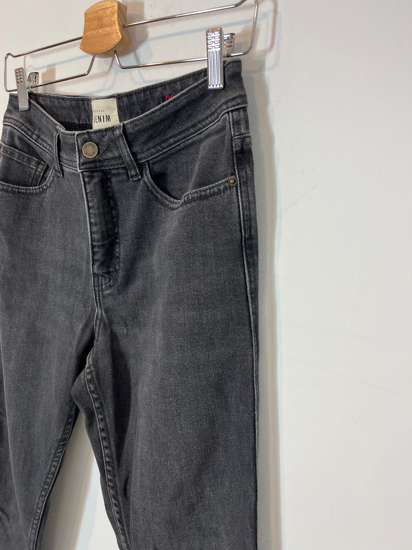 SEZANE. Pantalón denim negro pitillo T.26(36)