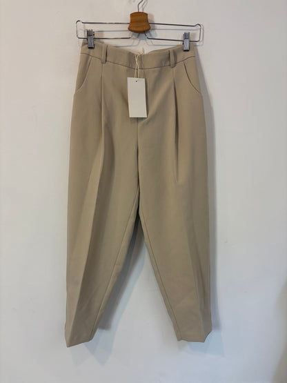 ZARA. Pantalón beige pinzas