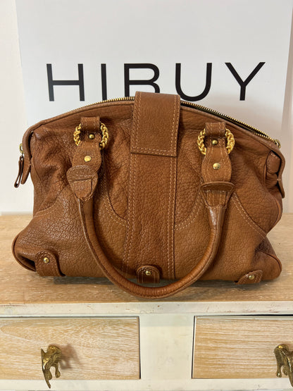 VALENTINO GARAVANI. Bolso camel detalles dorados (TARA)