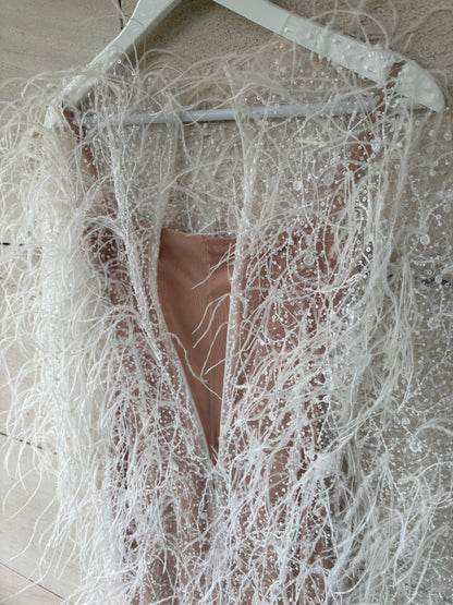 ALICIA RUEDA. Vestido plumas