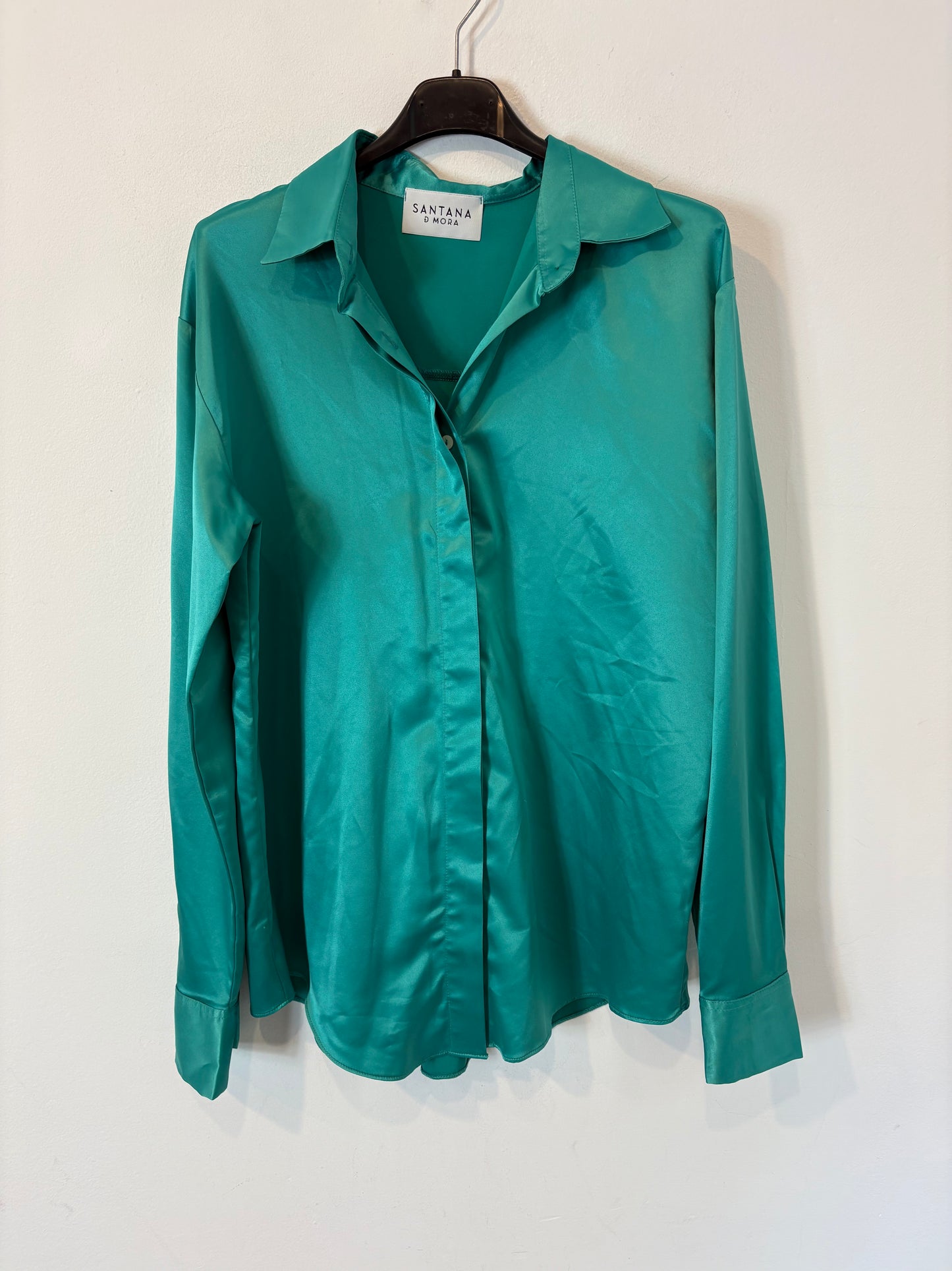 SANTANA DE MORA. Turquoise satin shirt. Size 36