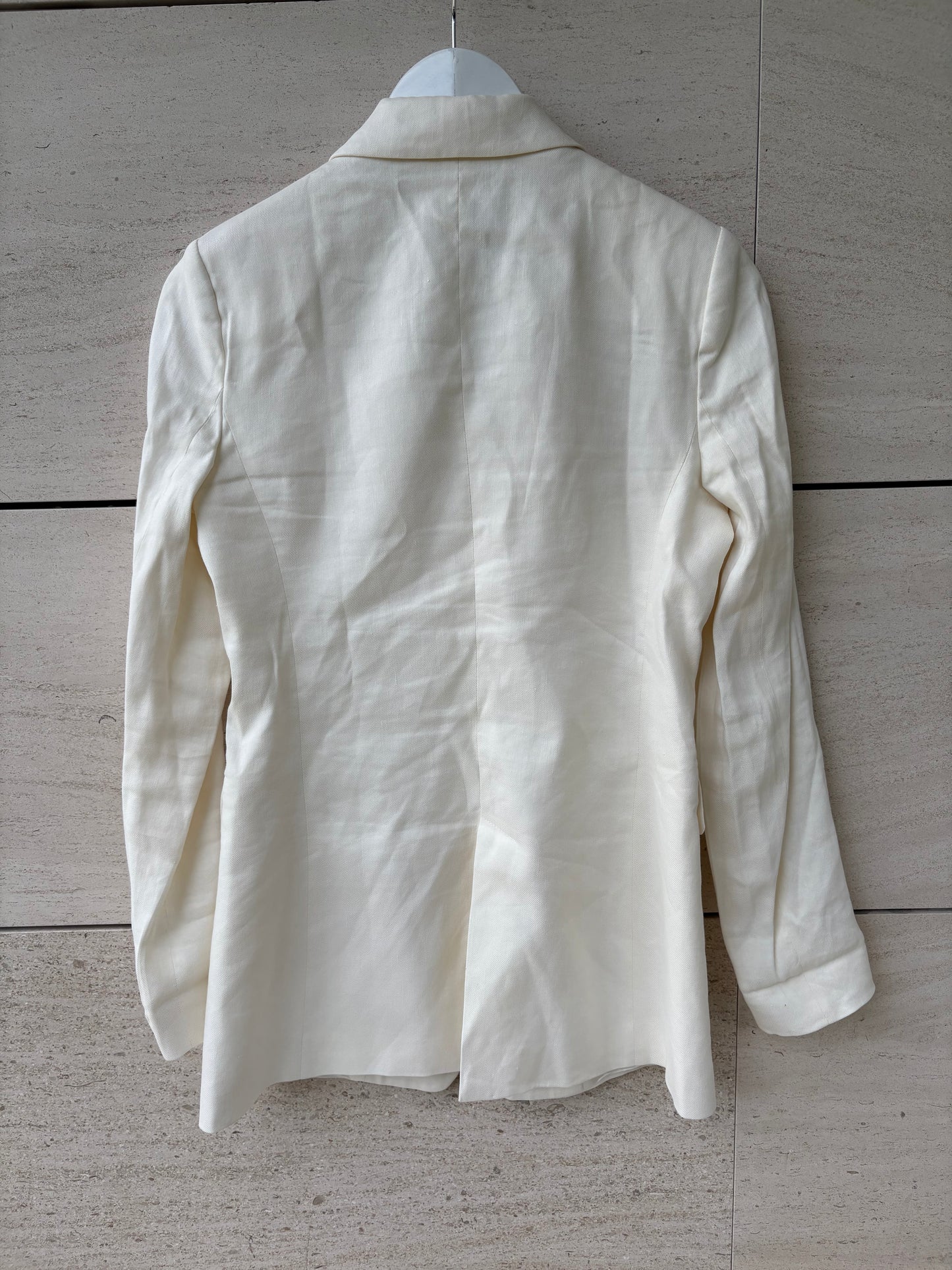 MASSIMO DUTTI. Americana con lino en crudo