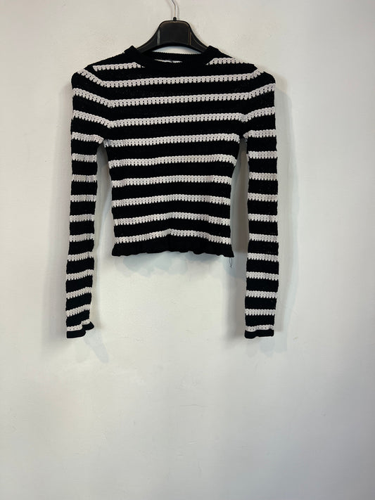 ZARA. Top negro rayas