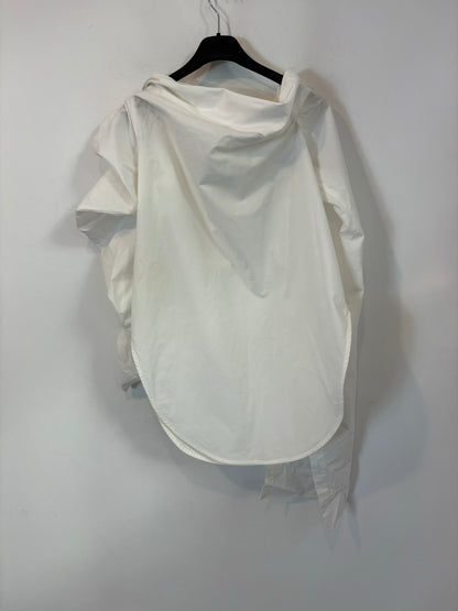 SILVIA TCHERASSI. Camisa blanca detalle mangas