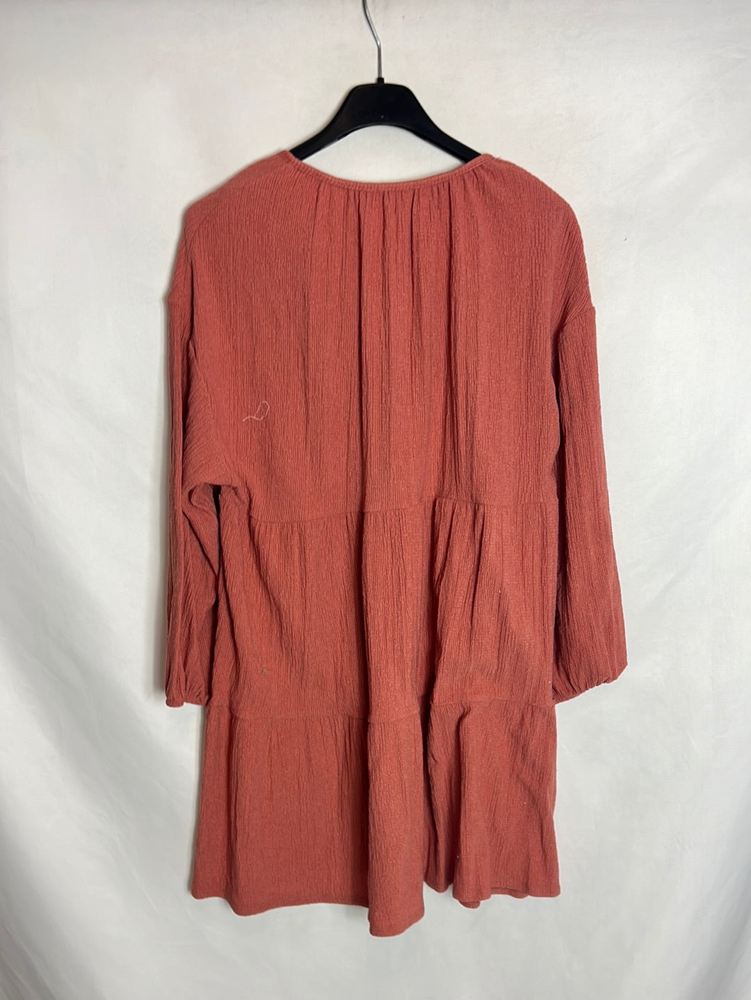 PULL&BEAR . Vestido corto volantes textura. T XS