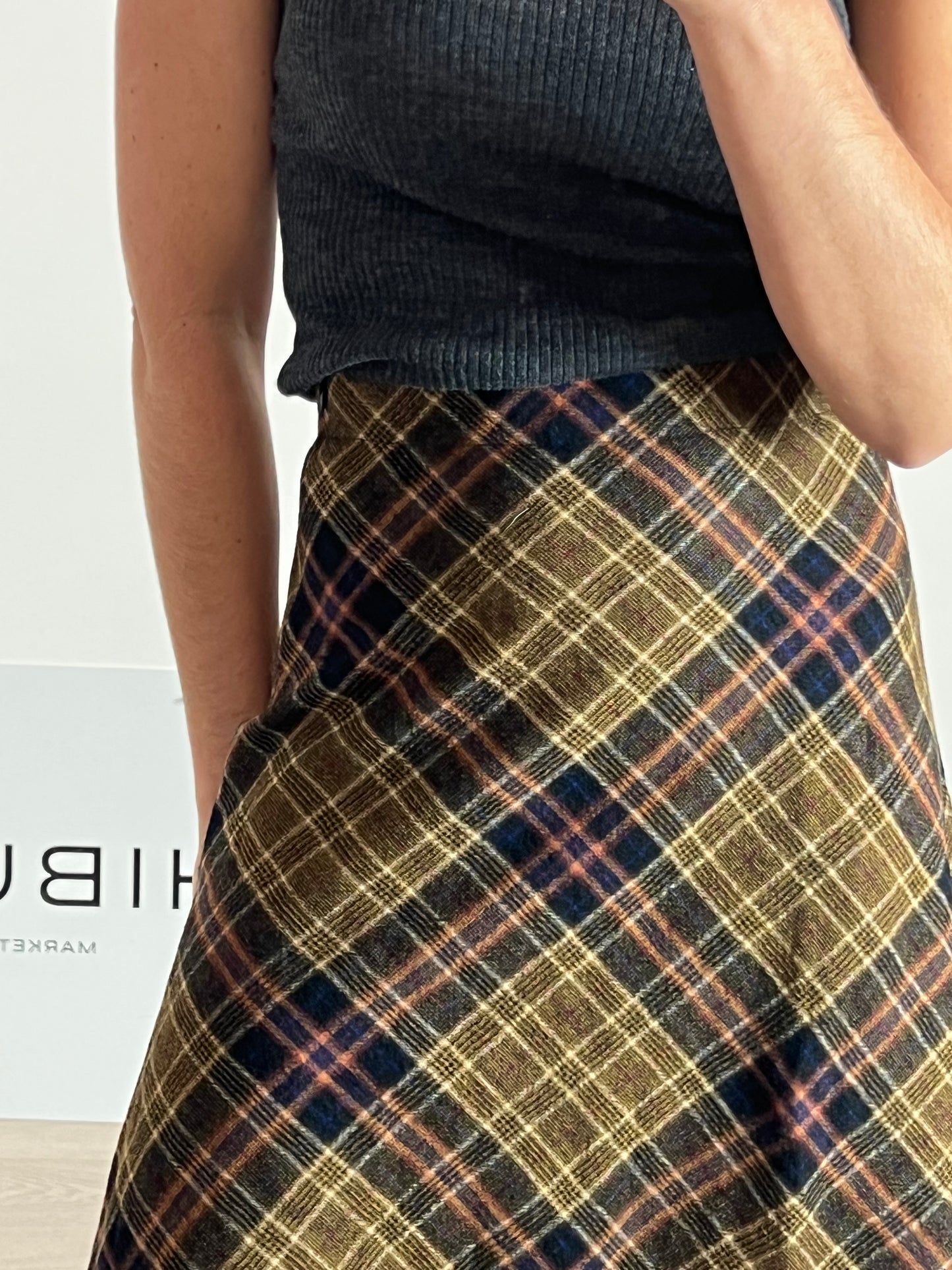 MASSCOB. Falda  cuadros marrones lanaT.36