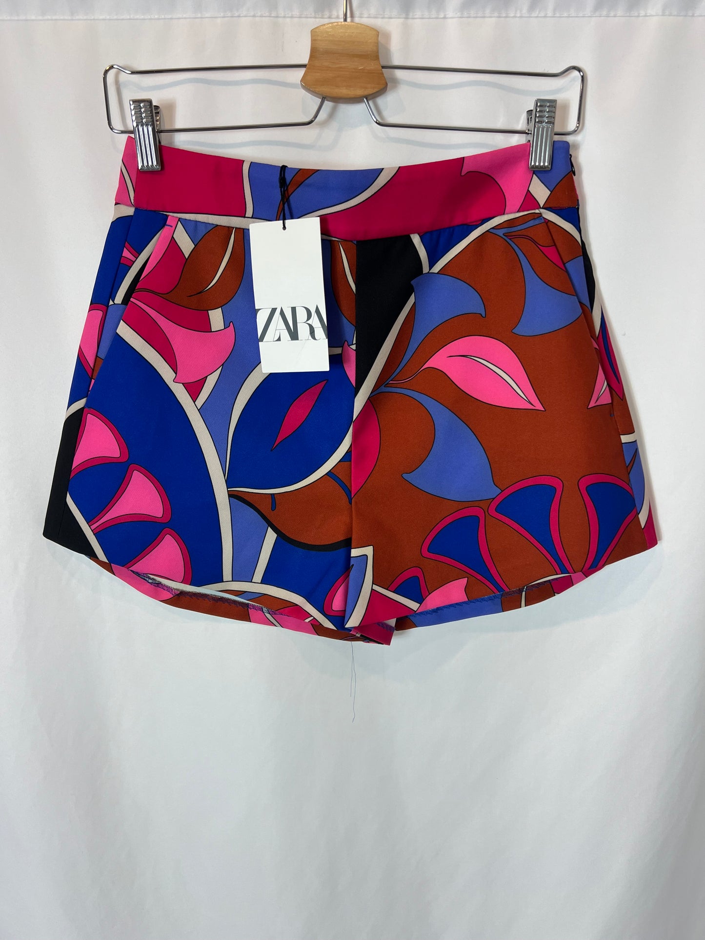 ZARA. Retro print shorts. TS