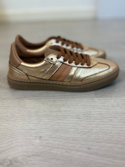MU THE BRAND. Zapatillas Golden Edition. T 37