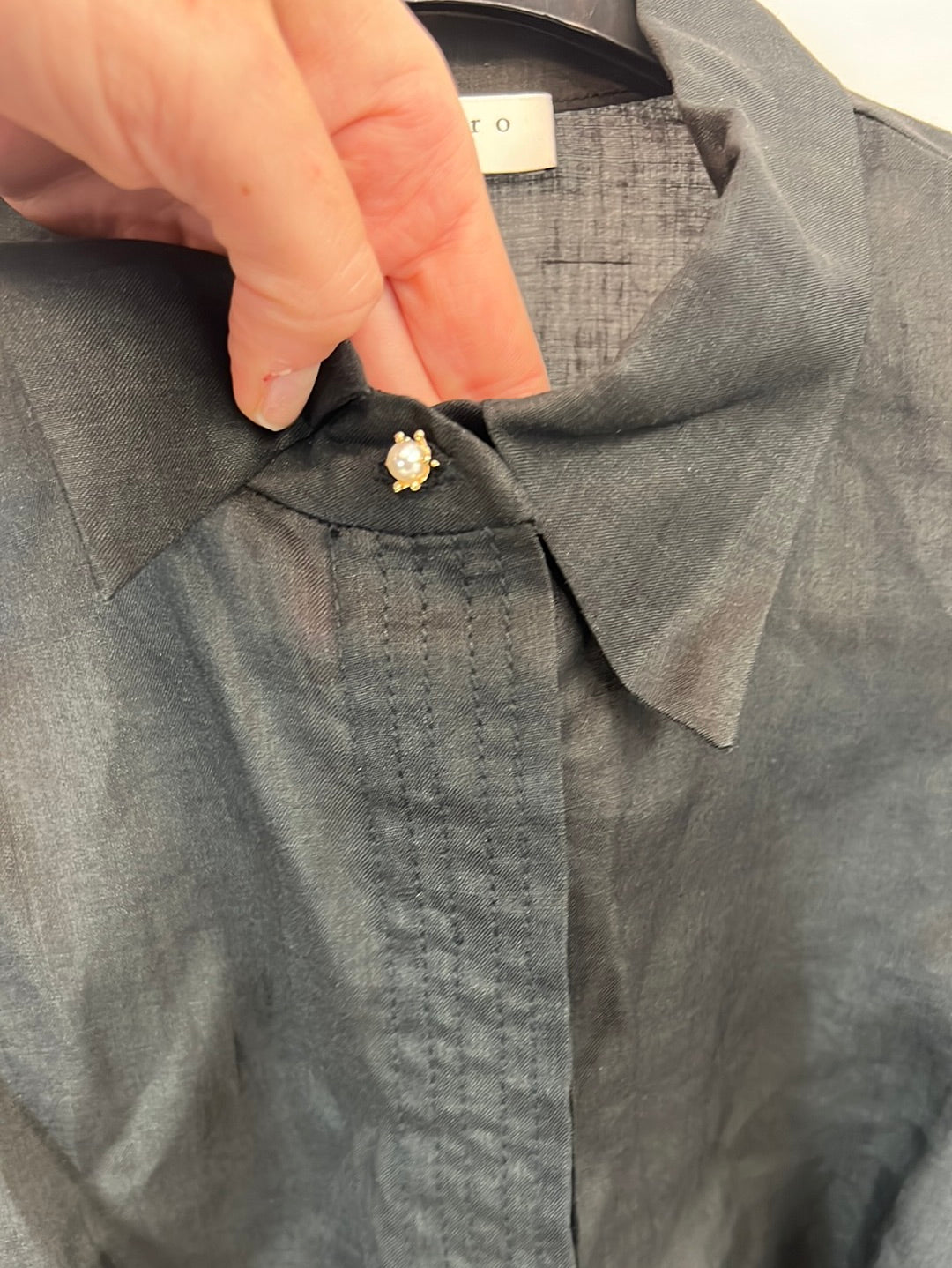 SANDRO. Black blouse with puffed sleeves TM