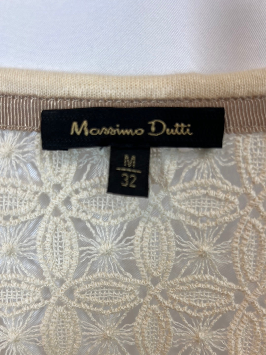 MASSIMO DUTTI. Chaqueta encaje color crudo. T M