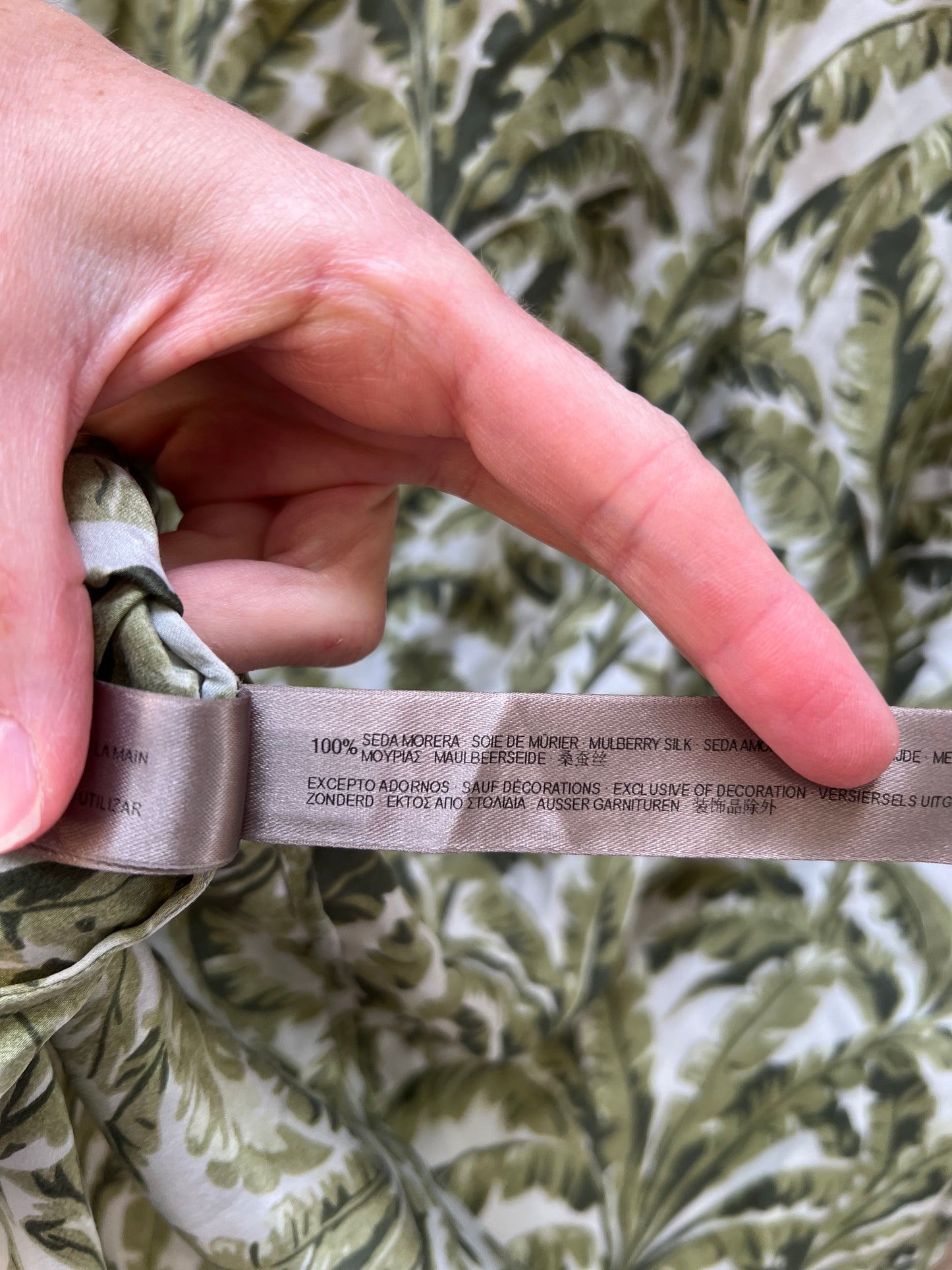 UTERQÜE. Blusa verde hojas seda T.m