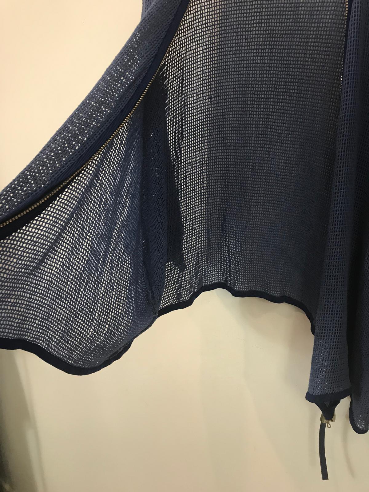 HOTEL PARTICULIER. Chaqueta azul calada