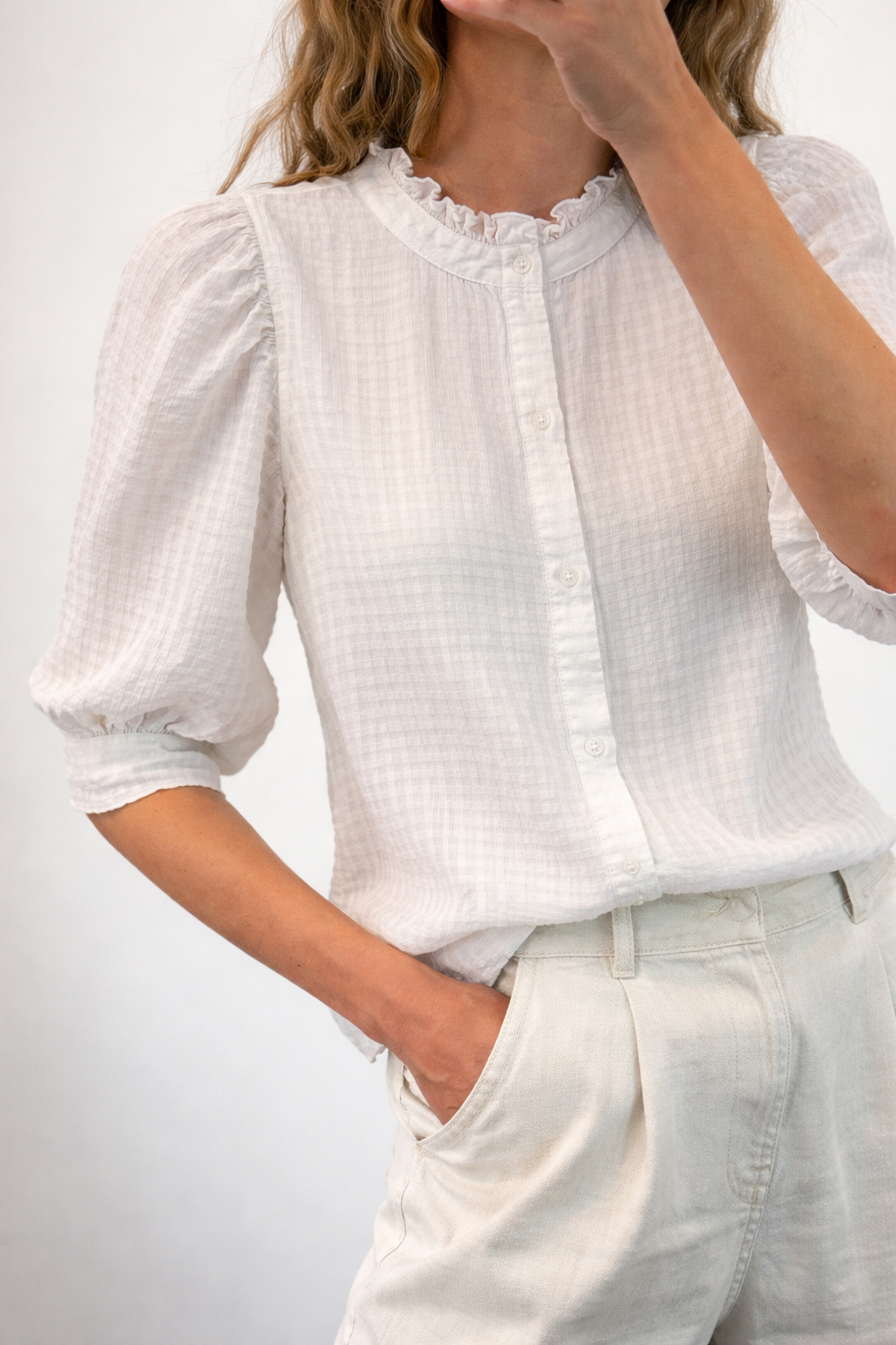 SAMSOE SAMSOE. Blusa blanca textura