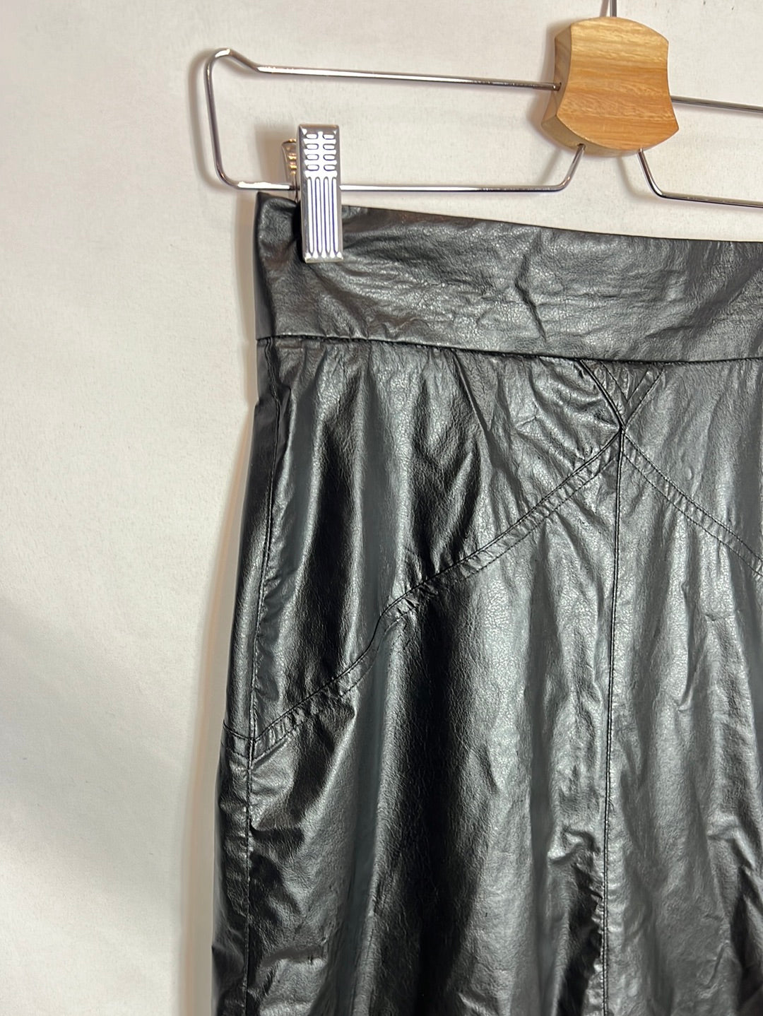 ISABEL MARANT. Falda midi negra textura . T 36