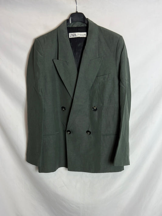 ZARA. Blazer verde estilo oversized. T M