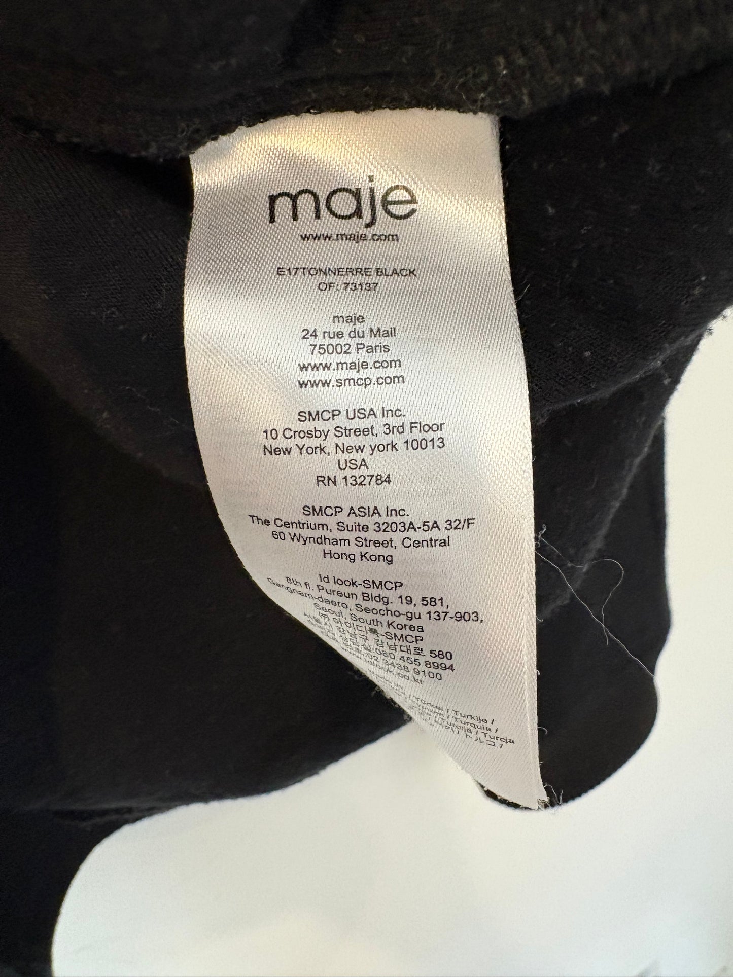 MAJE. Sudadera negra bordados