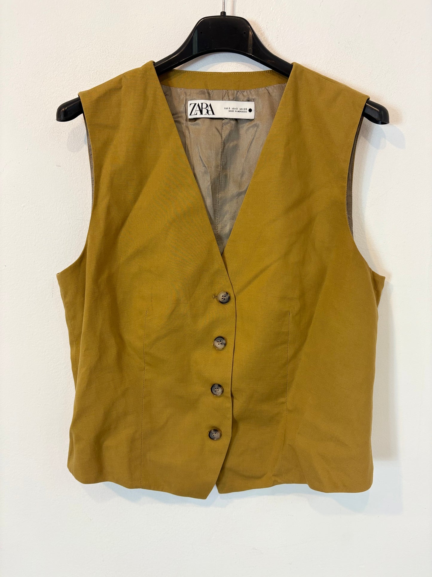 ZARA. Khaki buttoned vest Ts