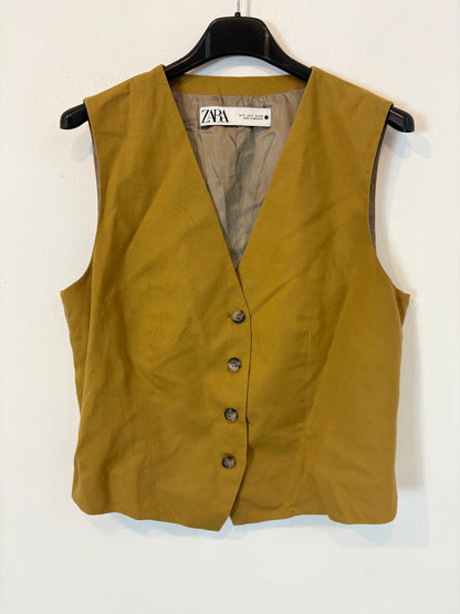 ZARA. Khaki buttoned vest Ts
