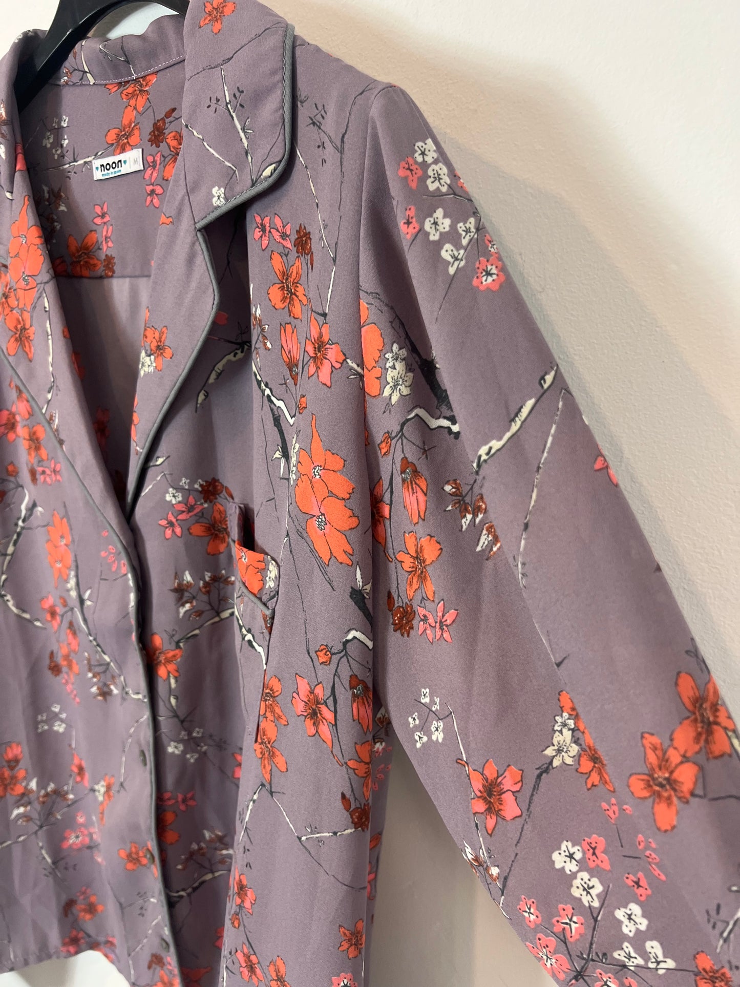 NOON. Mauve floral blouse. TM