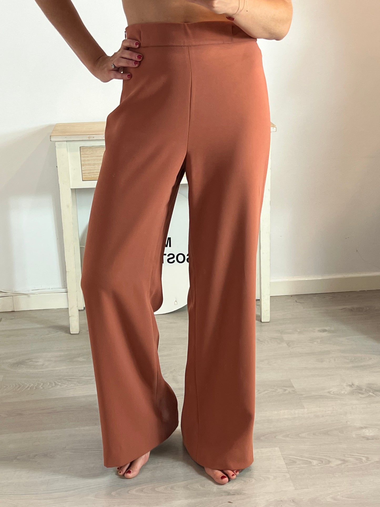 ZARA. Pantalón pata ancha fluido. T M