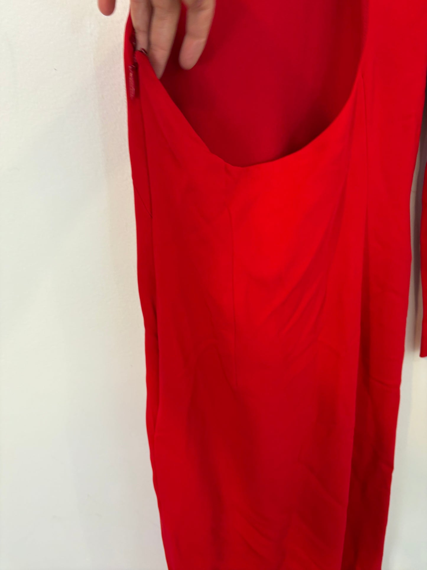 MANGO CAPSULE. Vestido rojo asimétrico