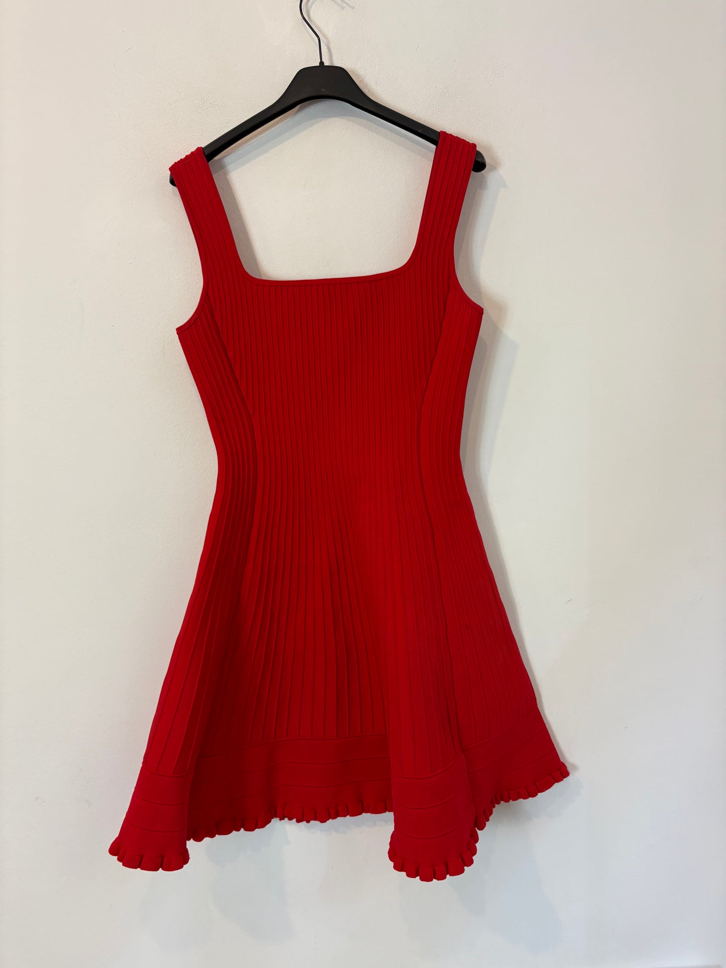 MAJE. Vestido rojo punto canalé