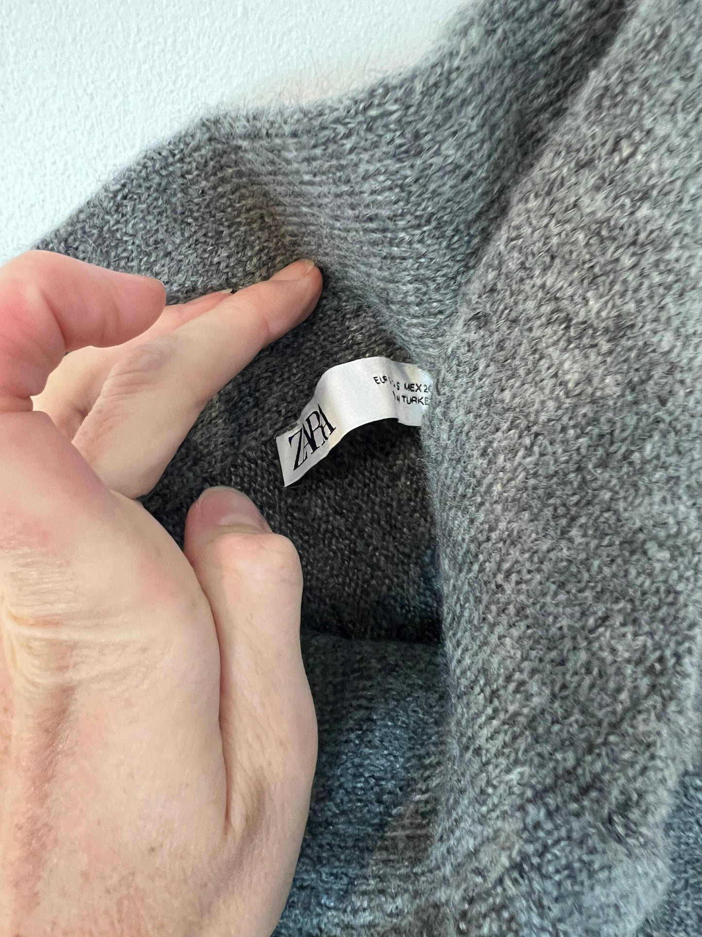 ZARA. Falda gris punto plisada