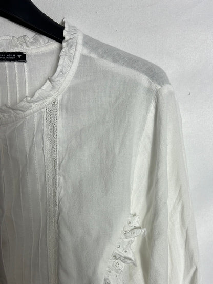ZARA. Blusa blanca detalles. T L (M)