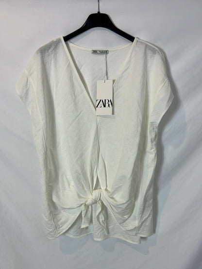ZARA. Off-white knotted top. TS