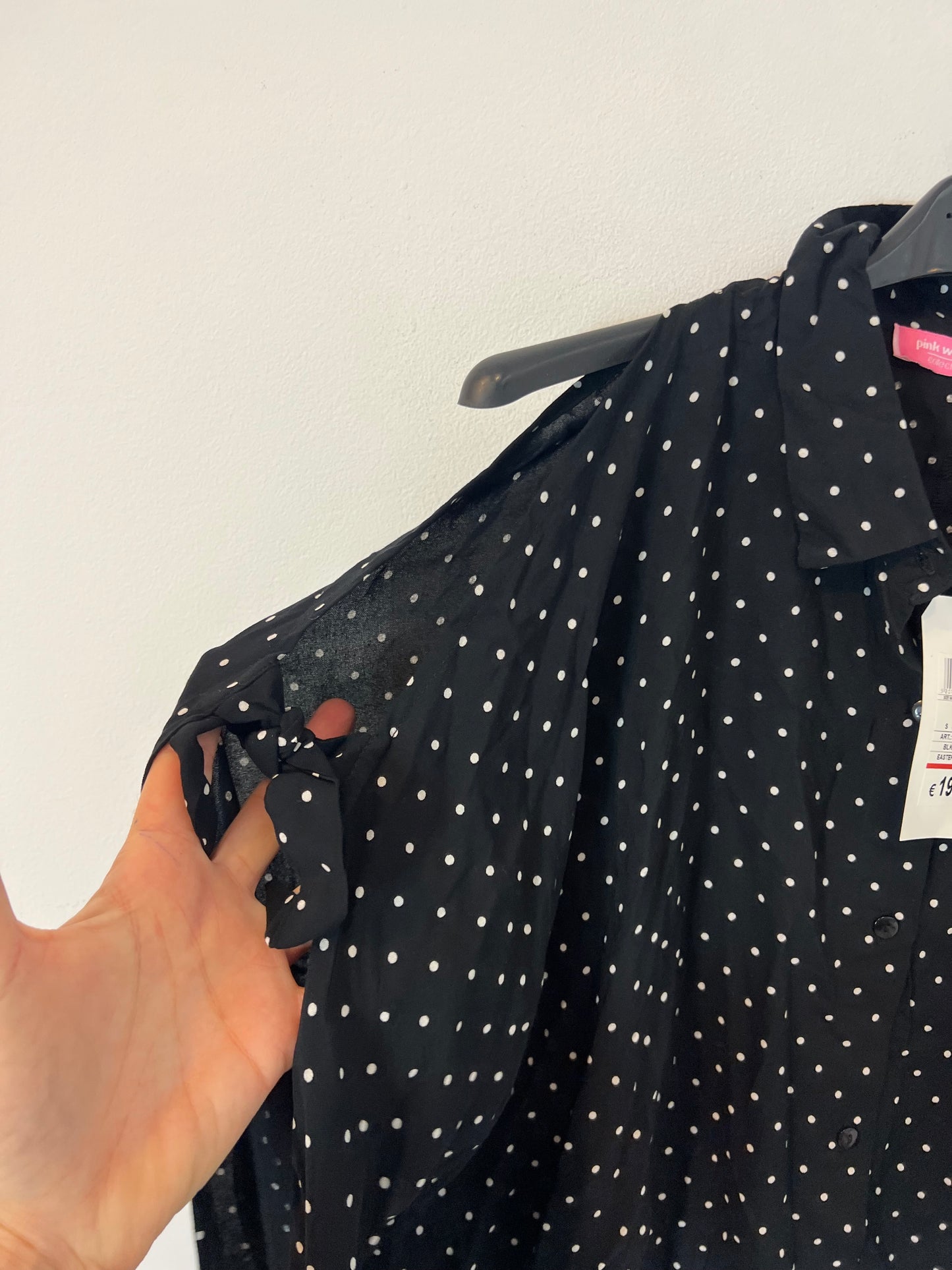 PINK WOMAN. blusa negra lunares (VARIAS TALLAS)