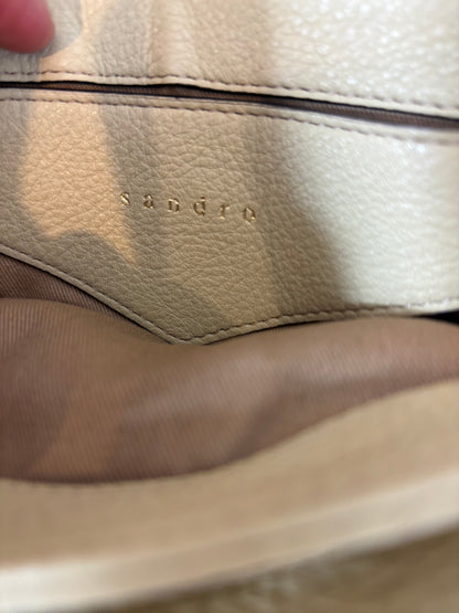 SANDRO. Bolso beige piel doble textura