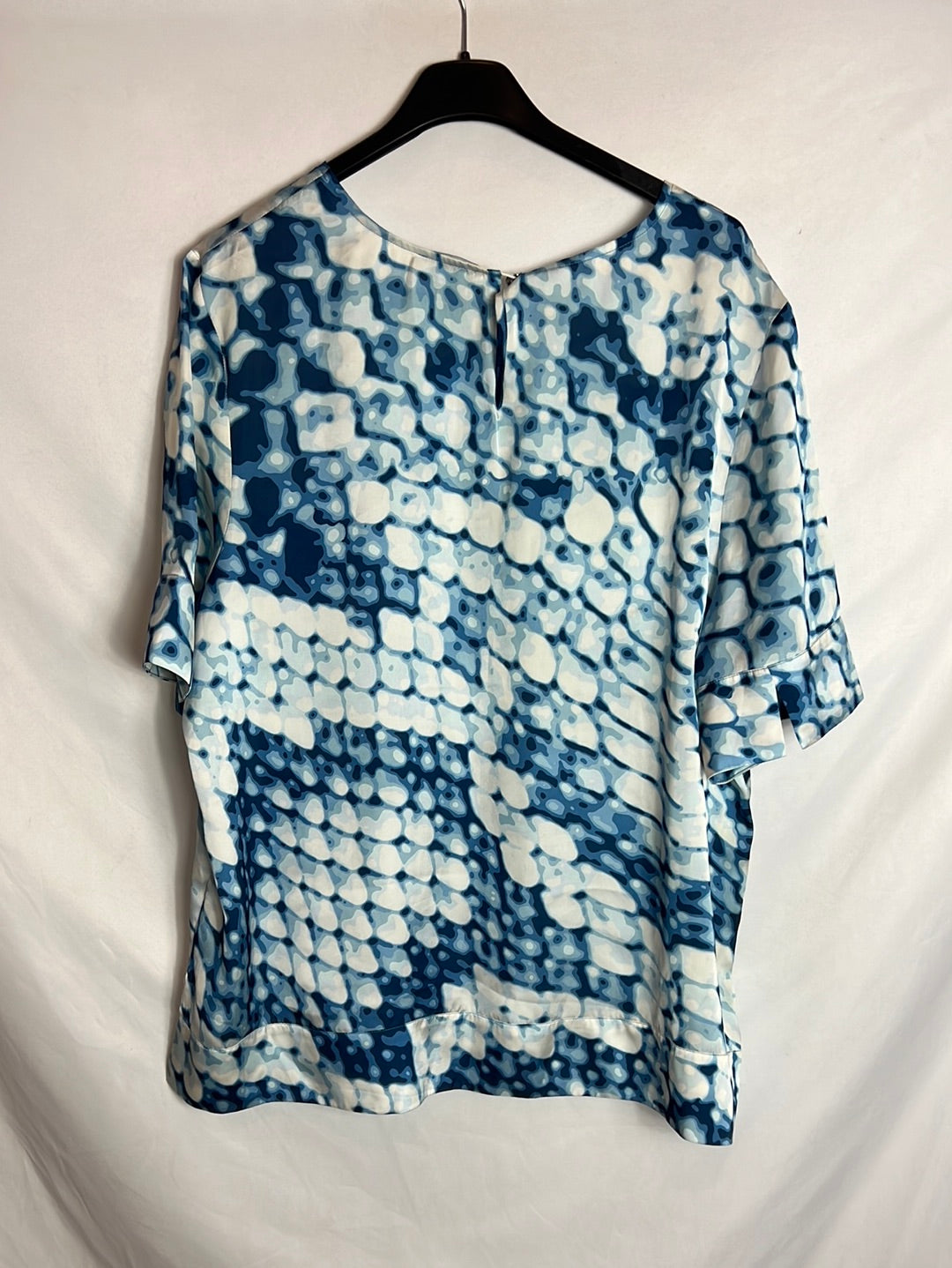 MIRTO. Blusa fluida azul y blanca T.48