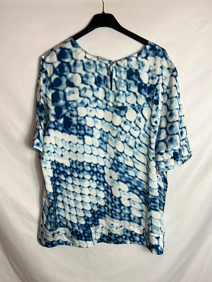 MIRTO. Blusa fluida azul y blanca T.48