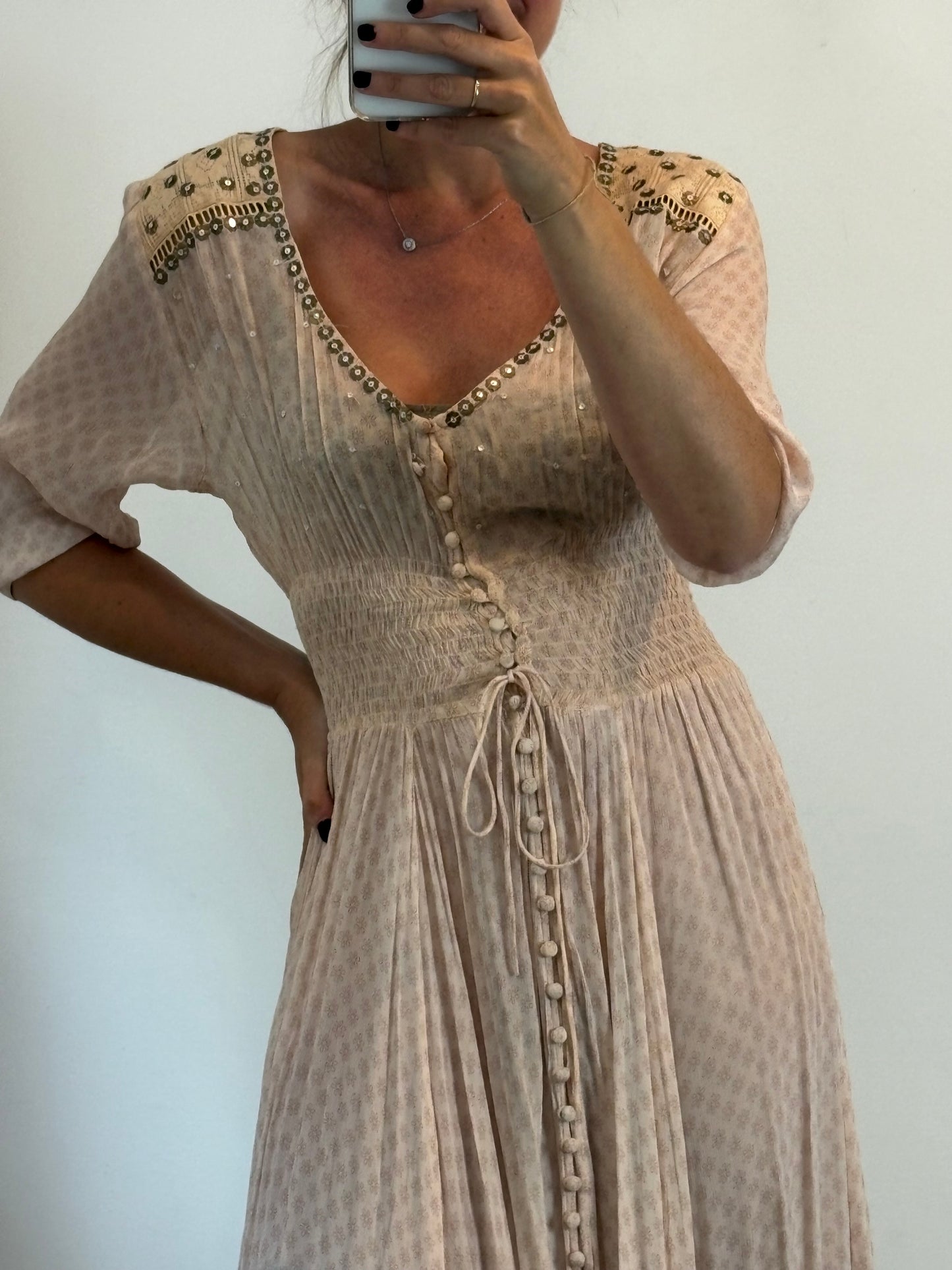 MISS JUNE. Vestido largo rosa abotonado. T.S