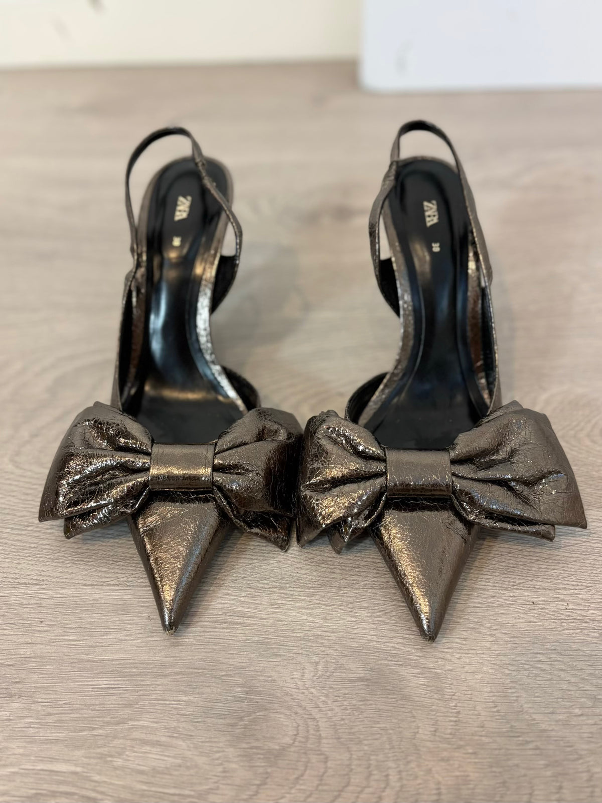 ZARA. Zapato tacón destalonado lazo. T 38