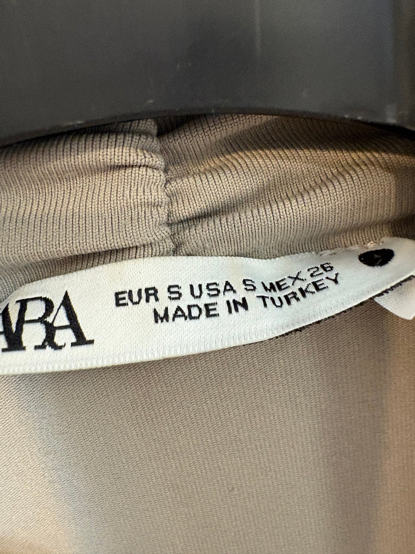 ZARA. Top punto elástico topo. T S