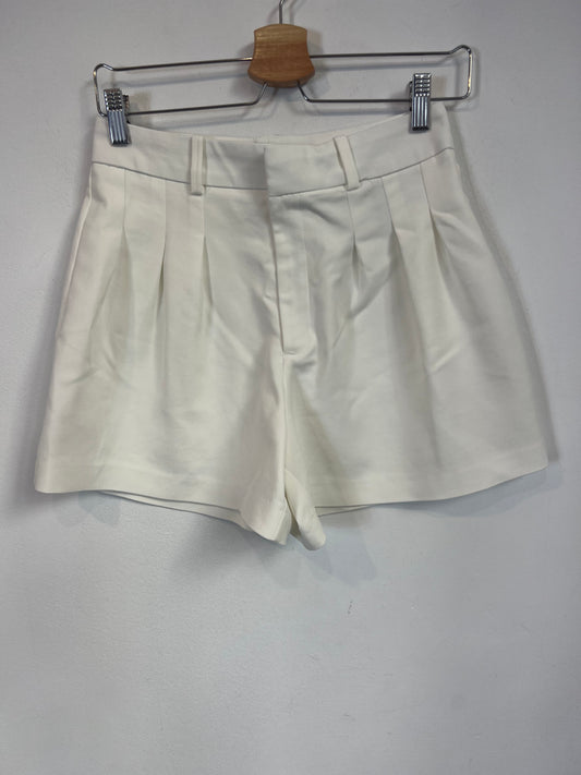ZARA. Pantalón corto blanco  T.s