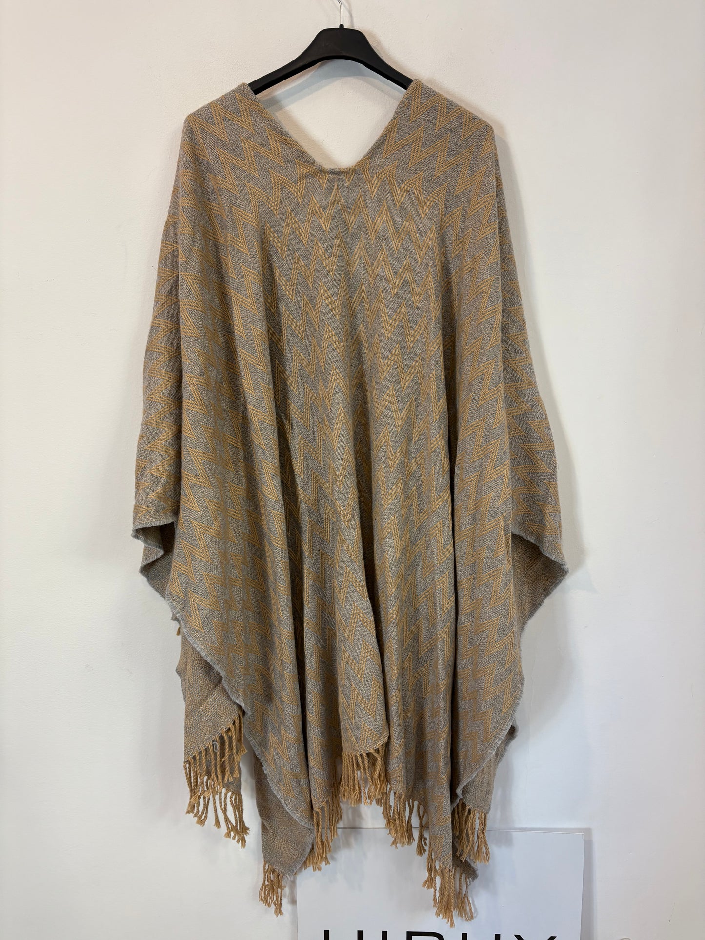 TEXALPACA. Zig zar alpaca cape. YOU