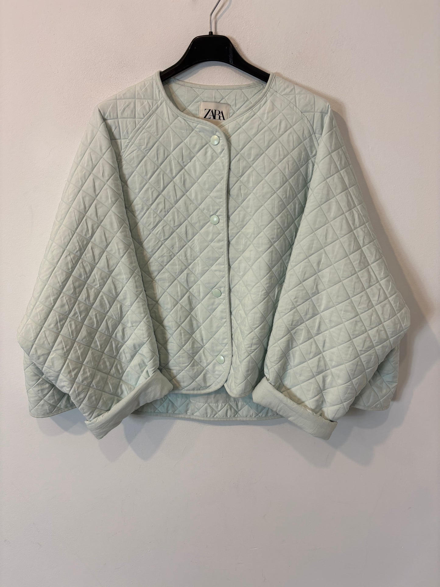 ZARA. Chaqueta acolchada tono pastel