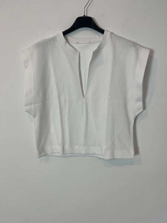 OTHERS. White low-cut t-shirt. TS