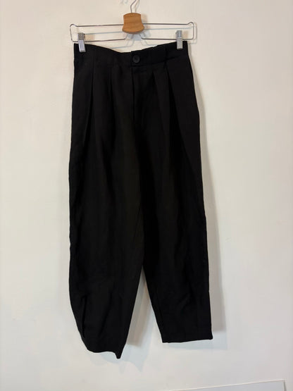 ZARA. Pantalón negro con lino