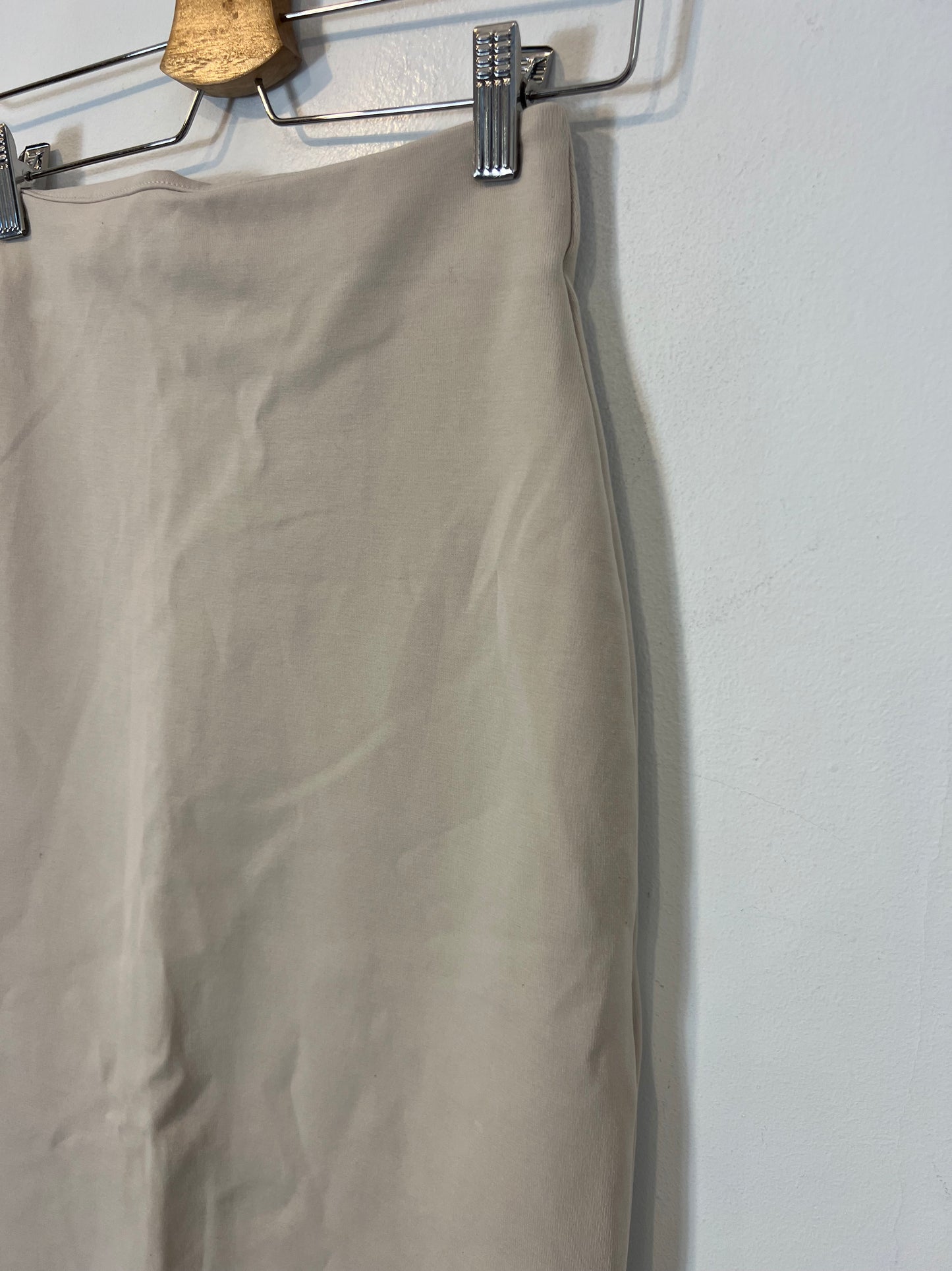 ZARA. Falda midi beige T.s