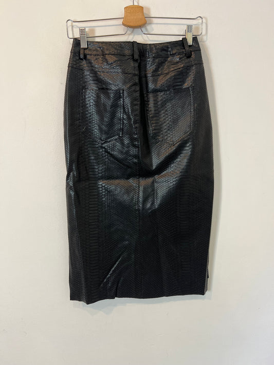 ZARA.falda negra efecto piel T.xs