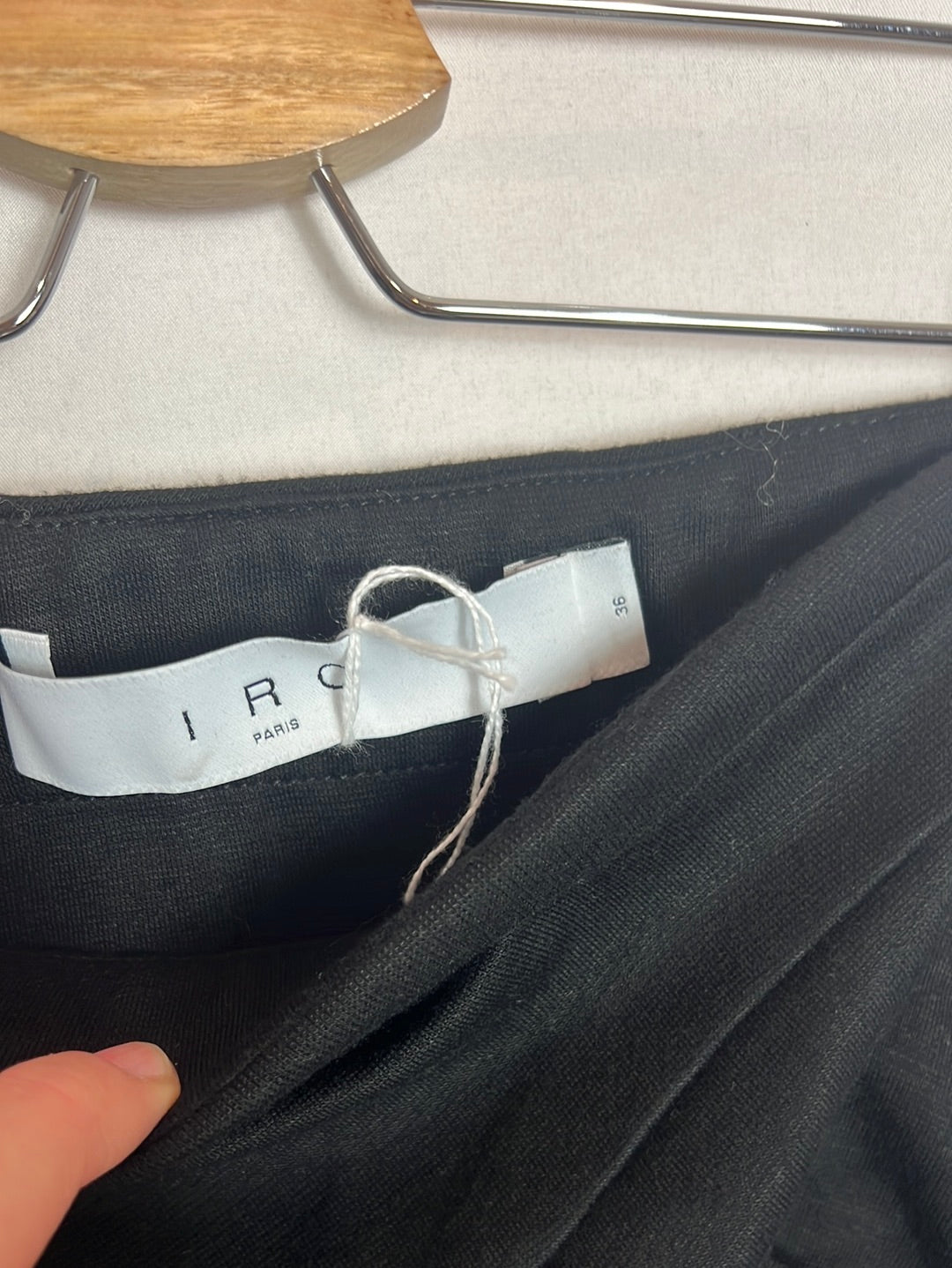 IRO. Falda midi negra asimétrica elástica . T 36