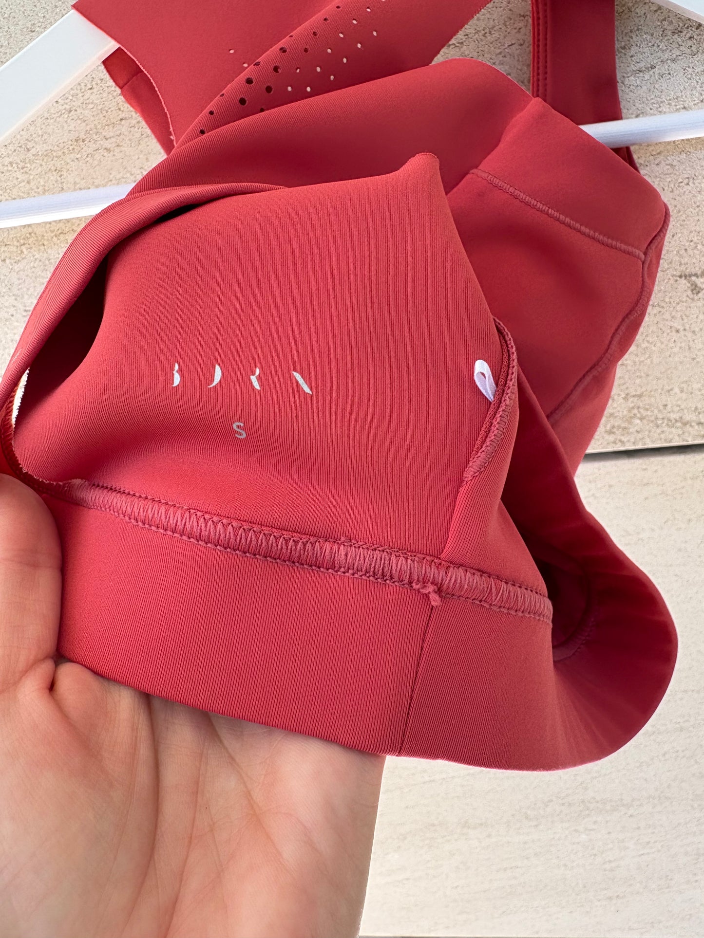 BORN LIVING YOGA. Top rojo deporte. T S