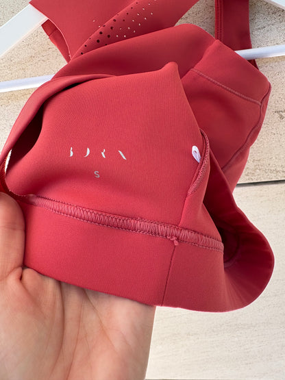 BORN LIVING YOGA. Top rojo deporte. T S