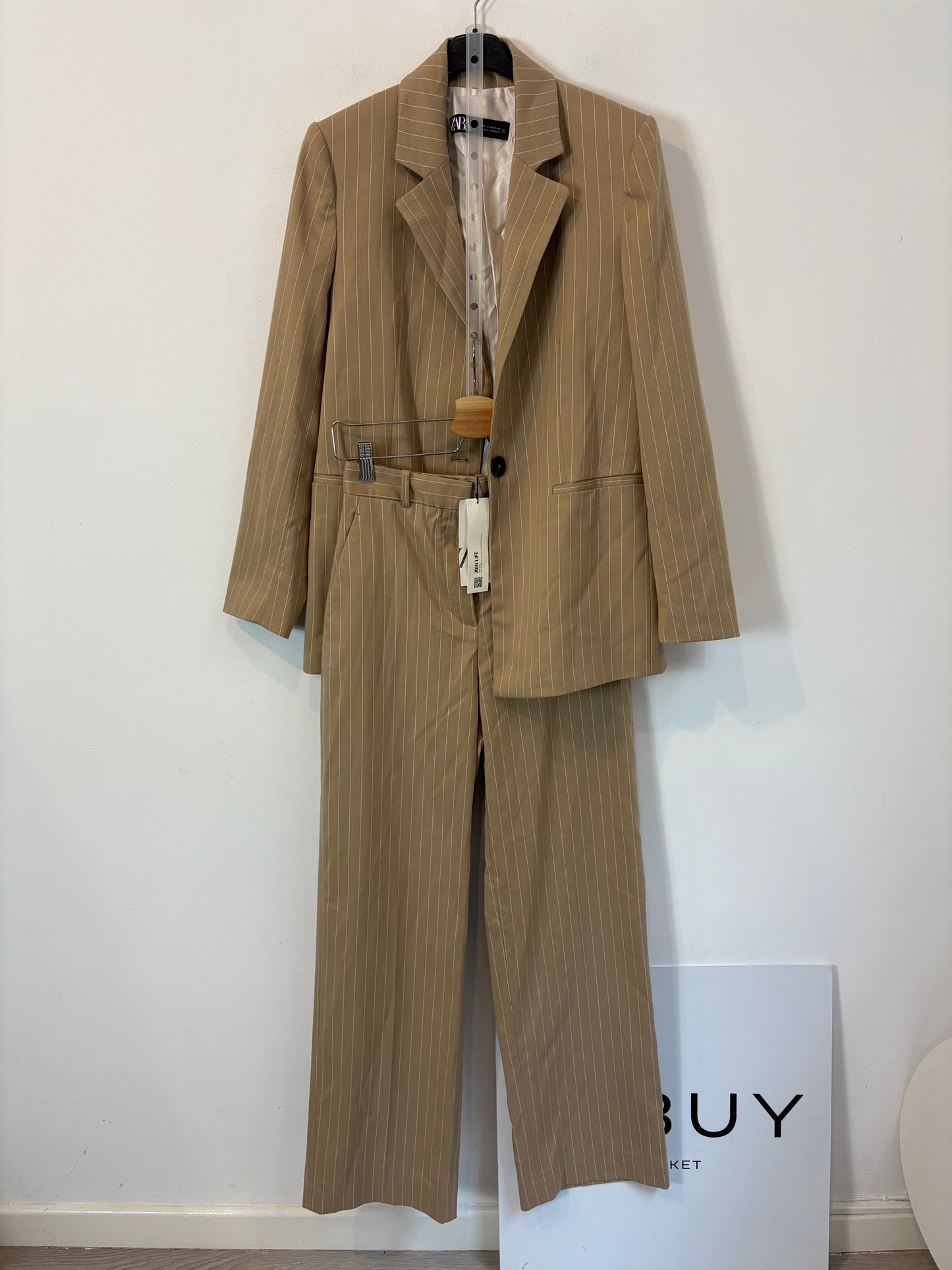 ZARA. Traje de chaqueta tostado raya diplomática